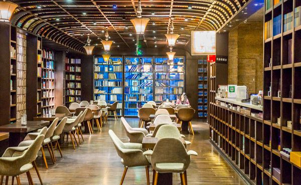 小書店裝修怎么設(shè)計比較好?合肥書店裝修哪家好?