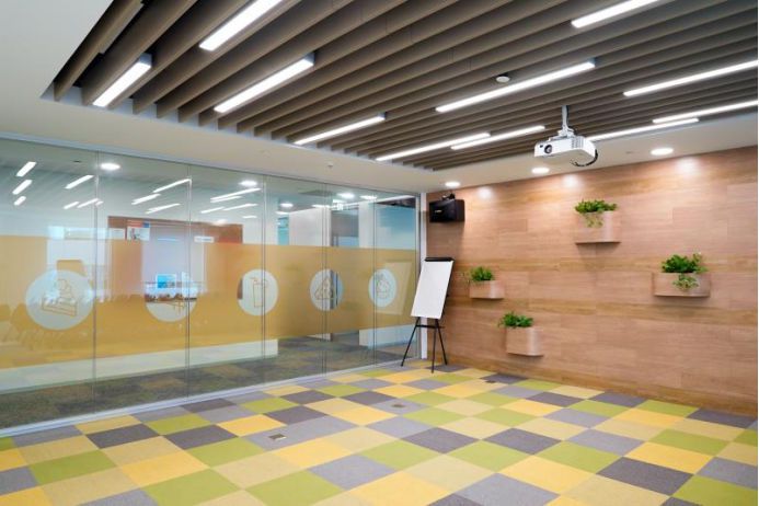 辦公室裝修中吊頂如何設計給員工一個舒適的工作環(huán)境