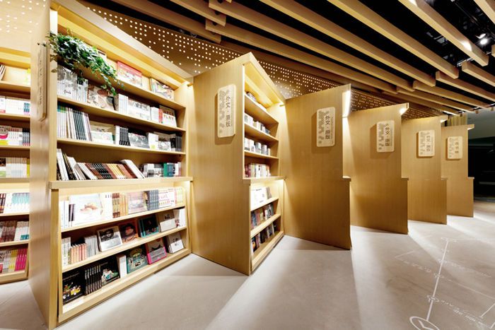 現(xiàn)代簡(jiǎn)約風(fēng)格書(shū)店店面裝修設(shè)計(jì)