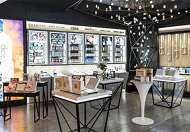 合肥化妝品店裝修展柜怎么選？這樣設(shè)計太貼心了