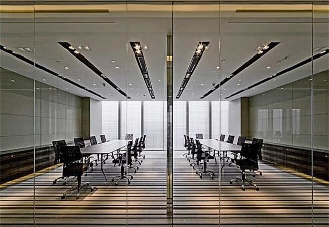 簡單、質(zhì)樸的合肥辦公室裝修隔斷有哪些種類